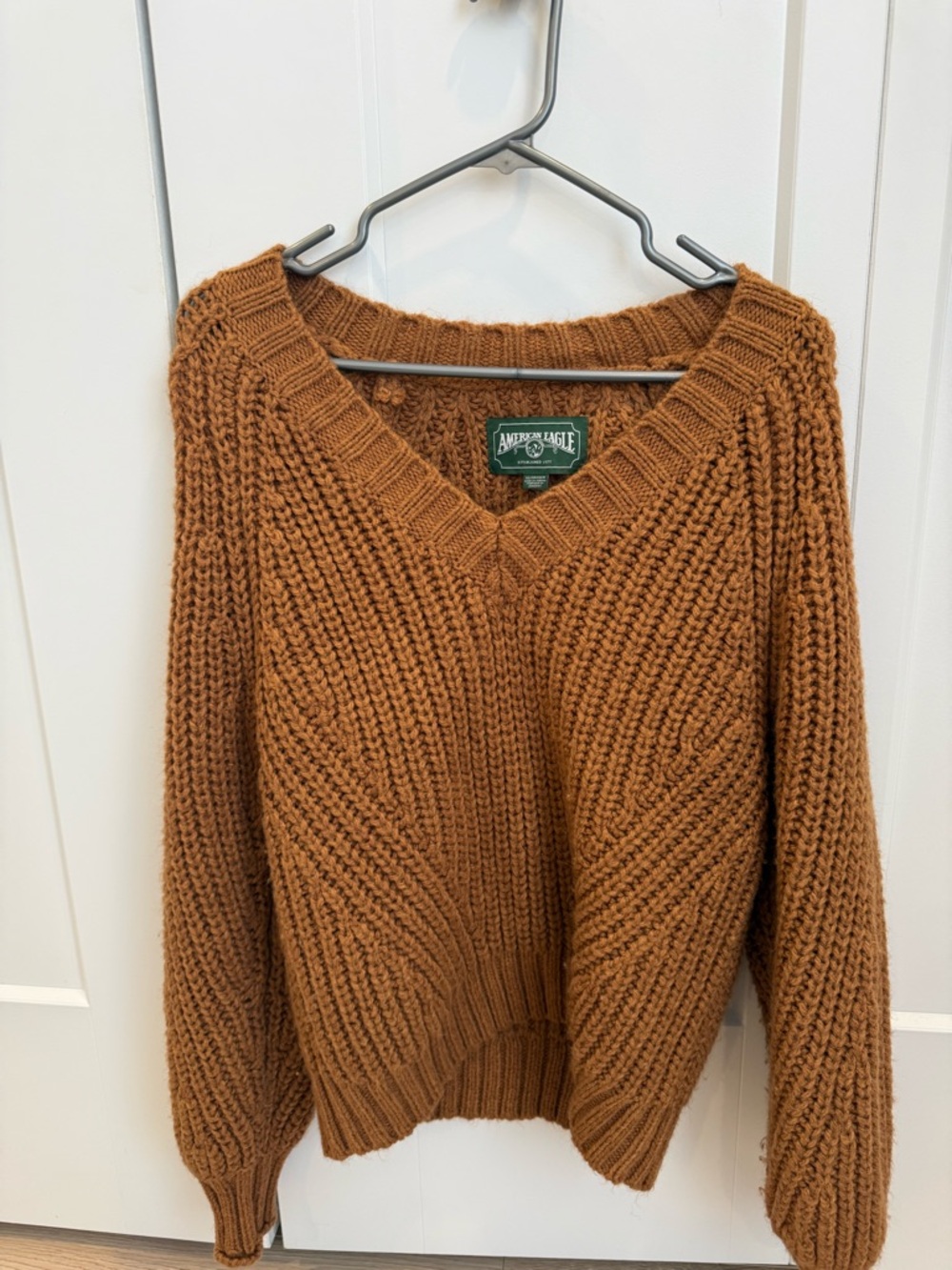 American Eagle Outfitters Women's oversized V-Neck Chunky Sweater in Rust Brown